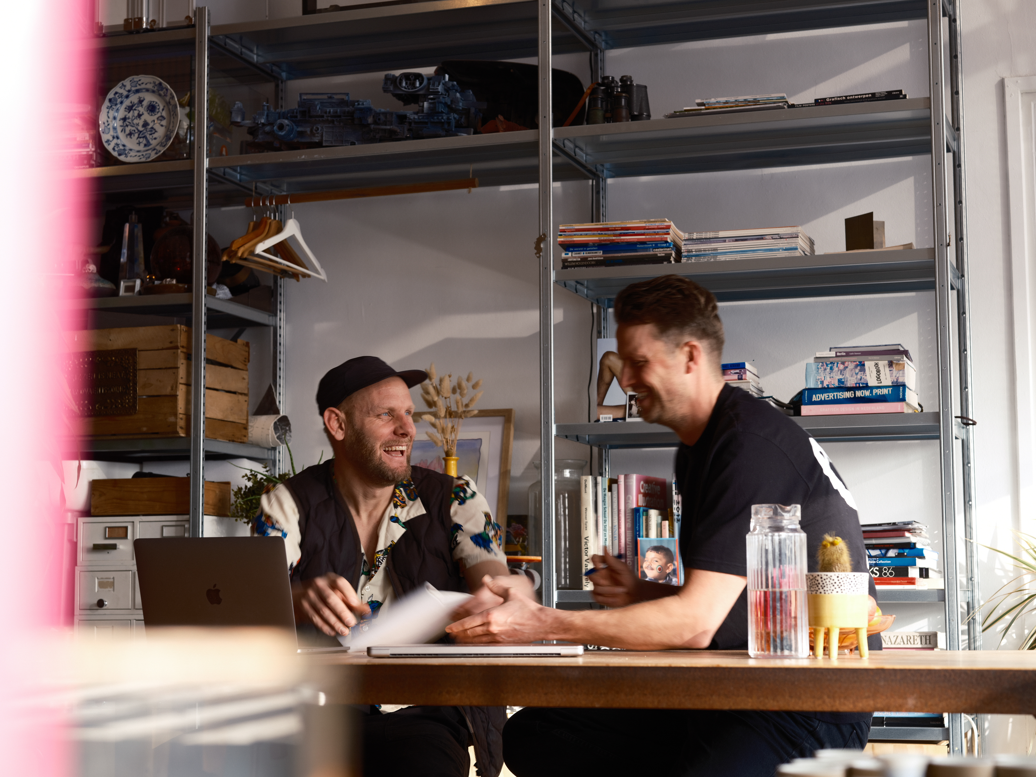 Jappy en Jurrit aan het werk bij Grut